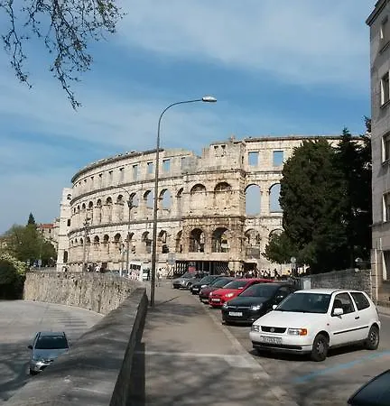 Near Amfiteatar Apartamento Pula