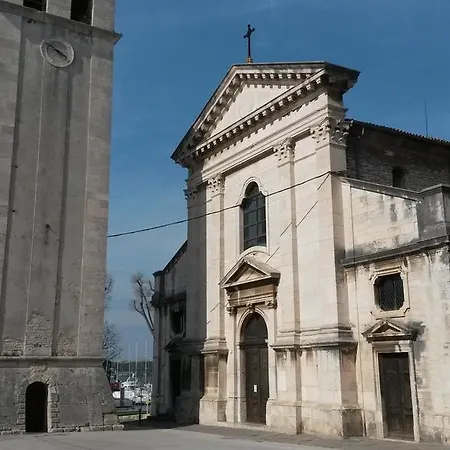 Near Amfiteatar
