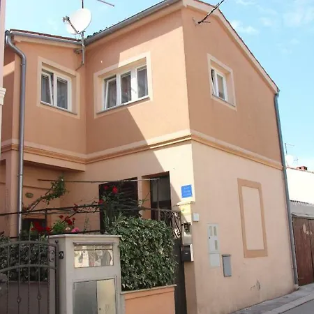Near Amfiteatar Apartamento Pula